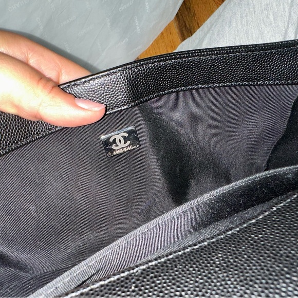 Chanel Boy Bag Caviar Quilted medium - Picture 6 of 15